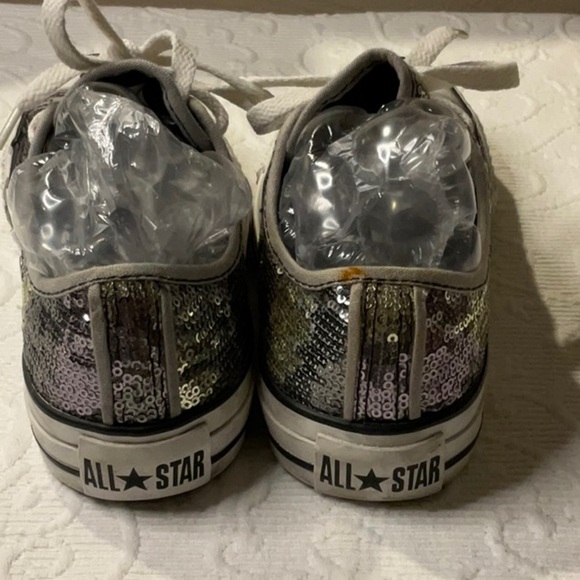 All Star Women's Sequin Sneakers. Multicolored. Men’s size 4, women’s size 6. - Picture 5 of 8